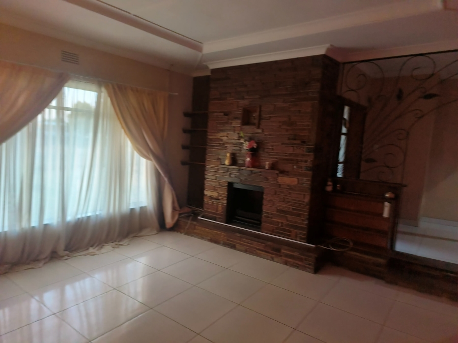 To Let 4 Bedroom Property for Rent in Miederpark North West